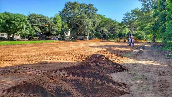 Obreros trabajan en las primeras tareas de construcción de hospitales de contingencia | .::Agencia IP::.