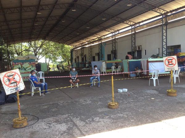 Un grupo de paraguayos es asistido en ANNP de CDE