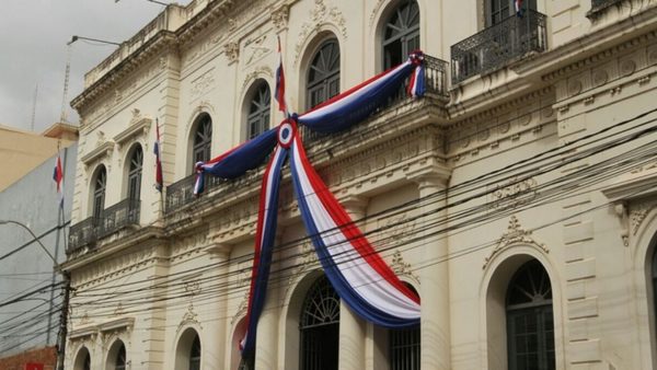 Cancillería gastó US$ 2,4 millones en seguro médico