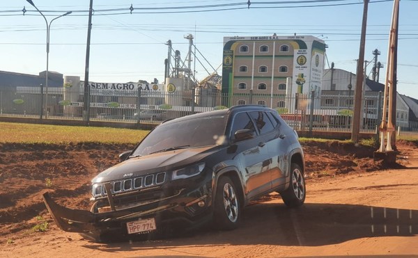 Abogada protagoniza accidente en camioneta de alta gama - Campo 9 Noticias