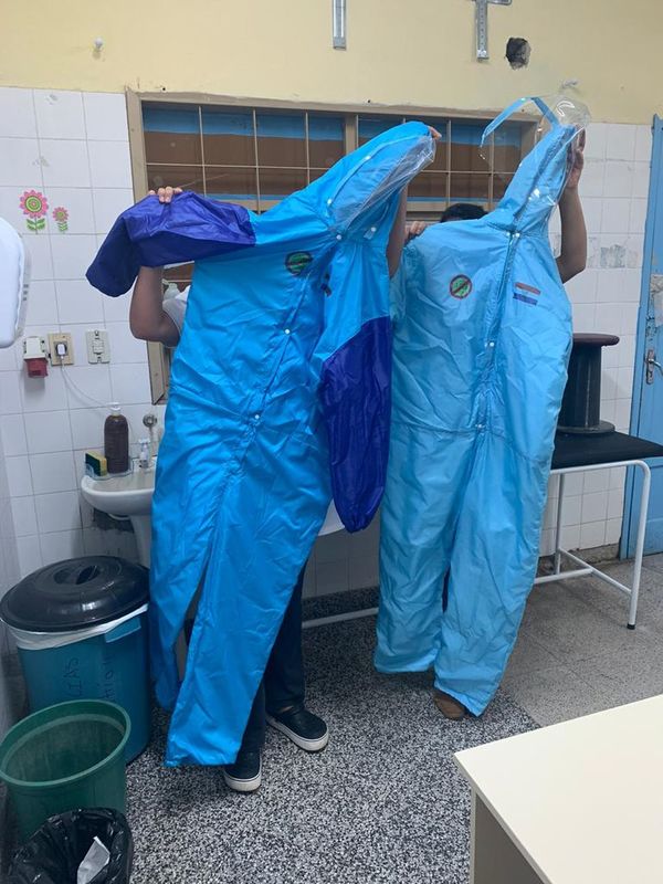 Modista dona trajes y tapabocas a Pediatría del hospital de Ñemby - Nacionales - ABC Color