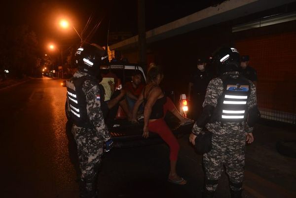 Irresponsables siguen exponiendo sus vidas al salir a las calles pese a confinamiento - Nacionales - ABC Color