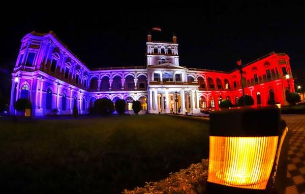 El Palacio de López, con los colores de Francia