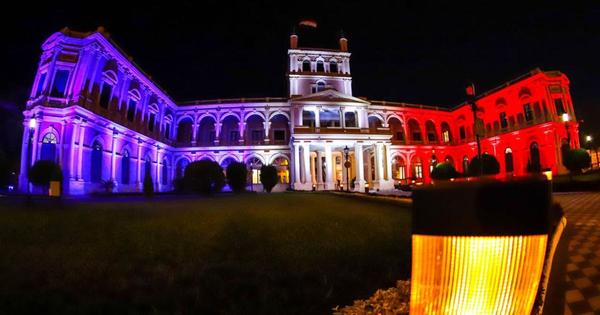 El Palacio de López, con los colores de Francia