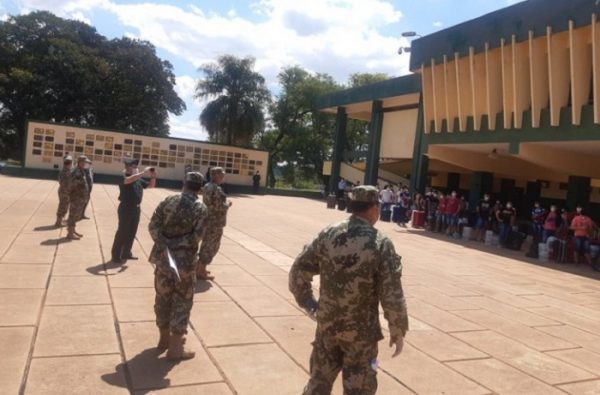 Paraguayos aislados en Academia Militar ni al patio salen