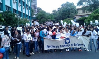 HOY / Enfermeras piden ser incluidas en la estrategia de Salud
