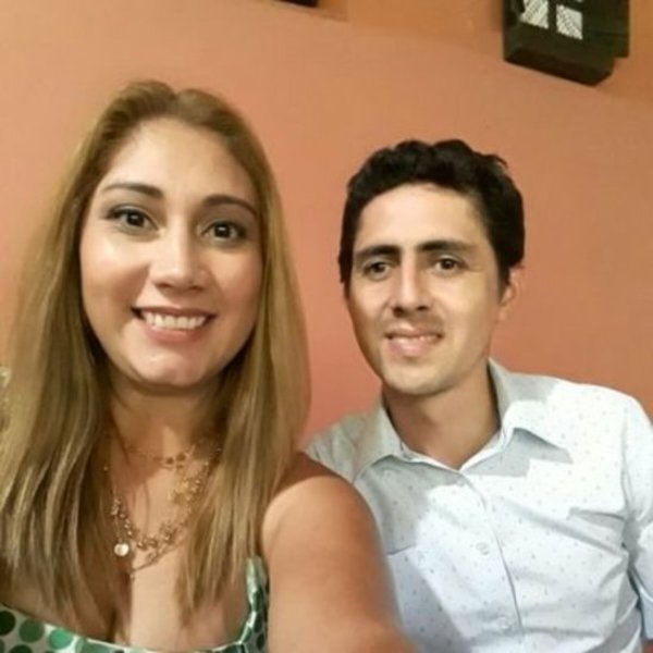 Quedaron sin trabajo y ahora venden alcohol en gel