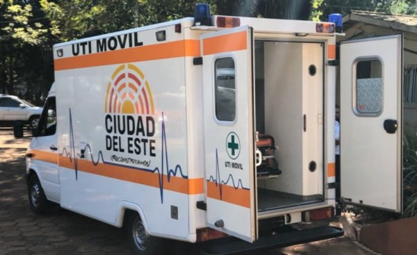 Municipalidad entrega ambulancia con UTI al Hospital Regional
