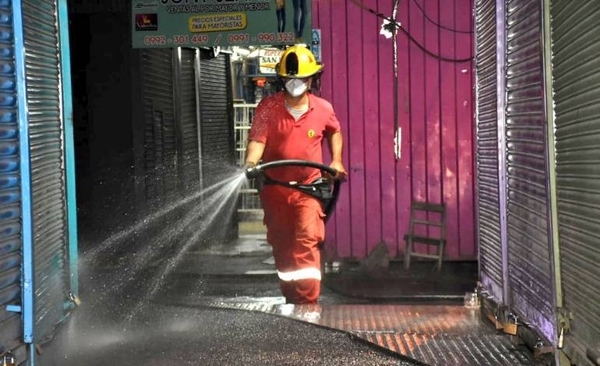 HOY / Desinfectaron y fumigaron el Mercado 4 y sus alrededores