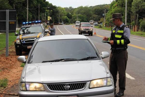 Infectólogo habla de intensificar la cuarentena y pide no viajar