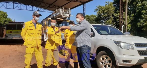 Bomberos amarillo de Pedro Juan reciben la donación una camioneta y combustible