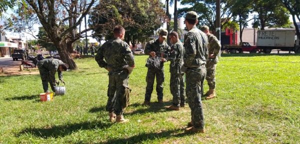 Militares realizan cercado para evitar entrada de brasileños