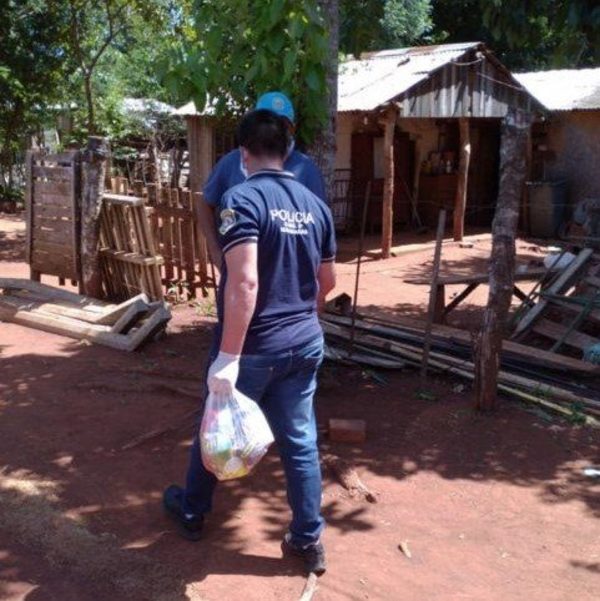 Solidaridad en tiempos del covid-19: Policías donan víveres a asentamientos | Noticias Paraguay