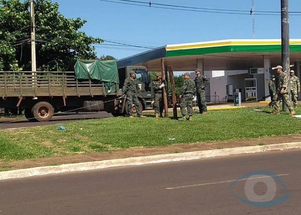 Fuerzas Armadas de la Nación sigue colocando barricadas de alambre de púas sobre la línea fronteriza