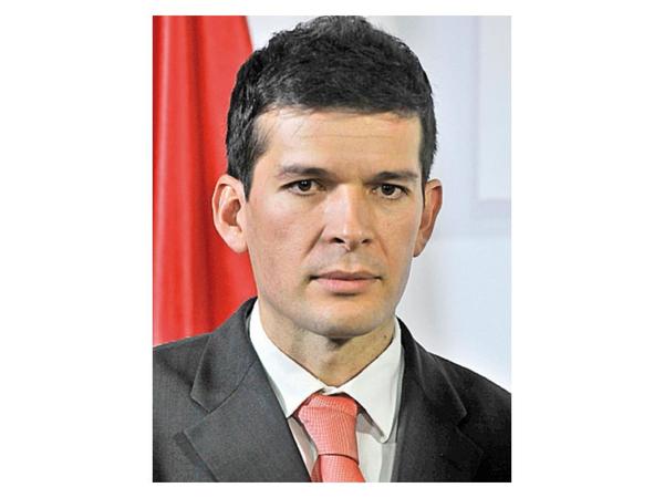 Godoy pide eliminar gastos superfluos y “salarios inmorales”