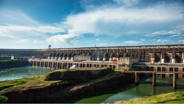 HOY / Autoridades de Itaipú aportan fondos para compras de insumos contra el Covid-19