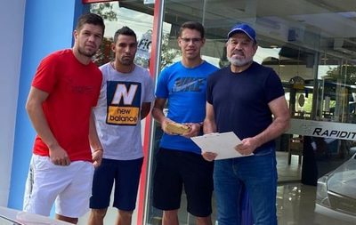 Jugadores de General Díaz reciben ayuda económica de referentes del fútbol