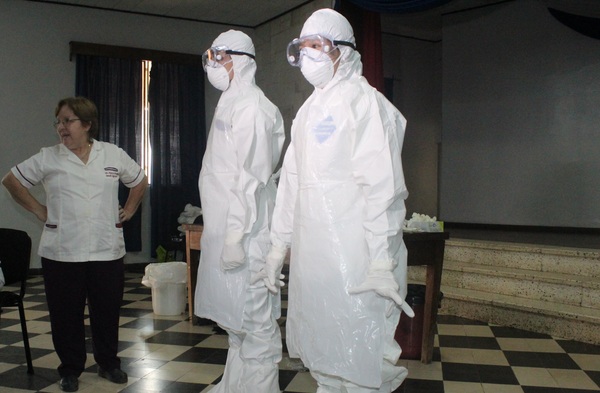 Enfermeros reclaman equipos de bioseguridad para atender a pacientes con COVID-19