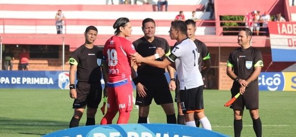 Jugadores donan dinero a sus compañeros del General Díaz | Noticias Paraguay