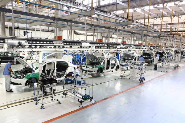 La industria automotriz de Brasil interrumpe producción debido a la COVID-19