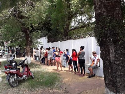Covid-19: Inscripción a programa Ñangareko causa aglomeración