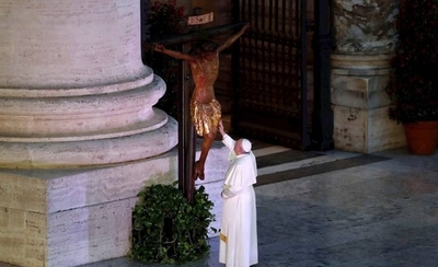 HOY / La historia de la imagen de la Virgen y el "Cristo milagroso" que salvó a Roma de la peste siglos atrás