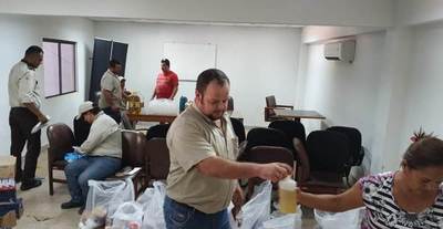 Funcionarios de ANDE preparan kits solidarios | Radio Regional 660 AM