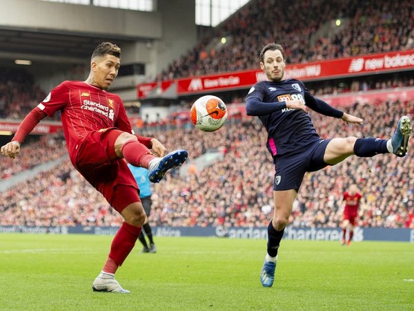 El fútbol profesional inglés asume decisiones difíciles para paliar impacto