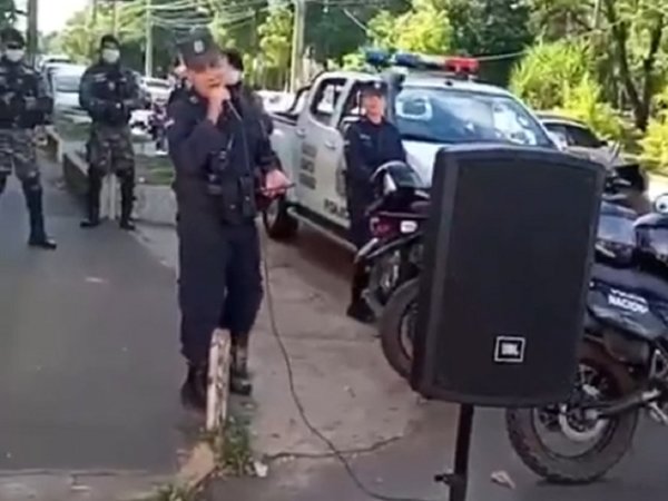 Policías de Villarrica realizan campaña de concienciación con peña artística