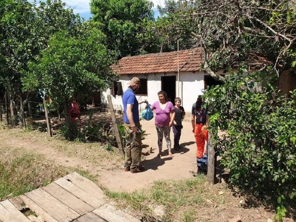 Voluntarios entregan víveres a pobladores carenciados en Independencia