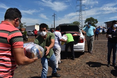 Cámara de Comercio y Servicios y CDE distribuye 1000 cesta básica a taxistas - Noticde.com