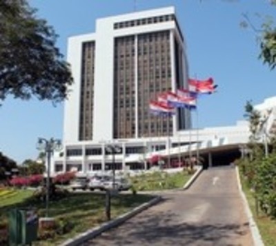 Concejales de Asunción recortarán sus salarios en un 20% - Paraguay.com