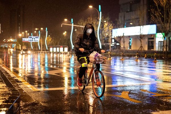 Ciudad china donde se inició el coronavirus empieza a levantar su confinamiento - Mundo - ABC Color