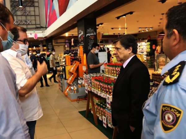 Detienen a quien anunció saqueos a los súper, y barras toman distancia