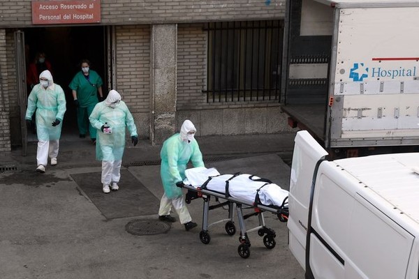 España, con nuevo récord de fallecidos por COVID-19