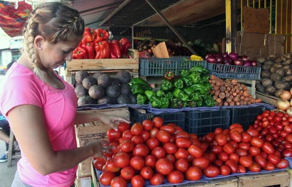 Salud recomienda comer saludable para fortalecer defensas