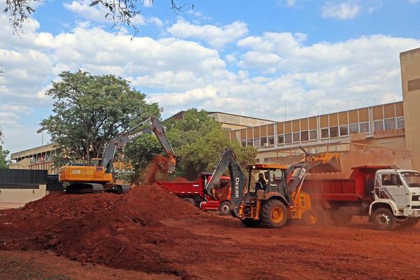 Aceleran los trabajos de construcción del hospital de contingencia