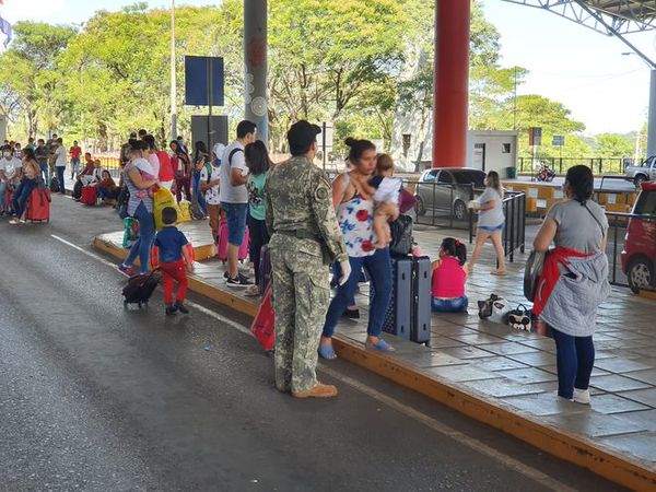 Más de 150 paraguayos llegaron del exterior y deberán cumplir cuarentena - Paraguay Informa