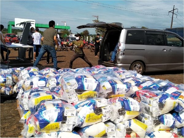 CDE: Comerciantes entregan kits alimenticios a sectores vulnerables