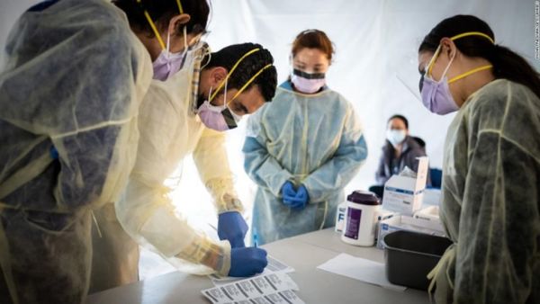 La FDA acelera el uso de un tratamiento de plasma sanguíneo contra coronavirus