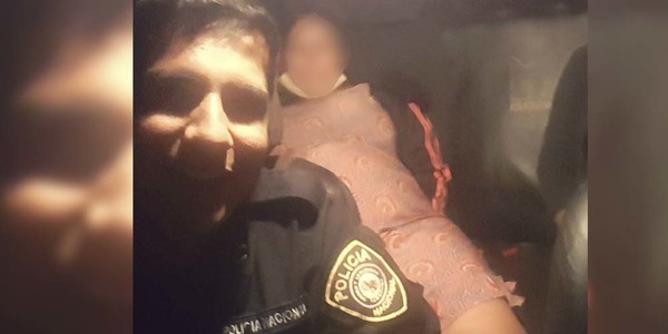POLICÍAS ASISTIERON A PARTURIENTA HASTA EL HOSPITAL.