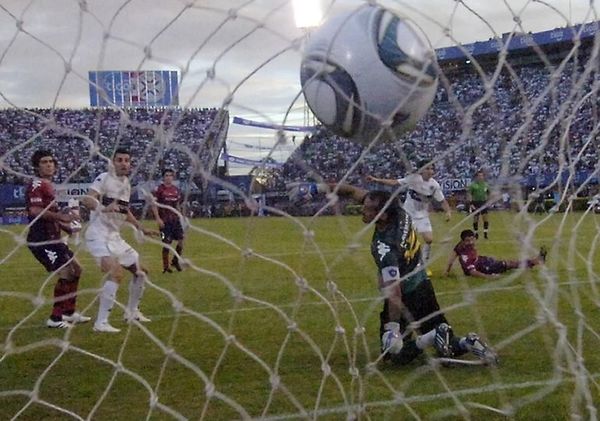 Zeballos recuerda cómo fue su paso de Cerro a Olimpia - 12 de Octubre - ABC Color