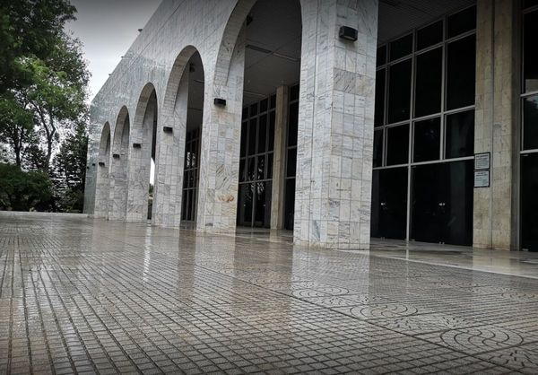Sala recibe 10 acciones y además 3 excepciones