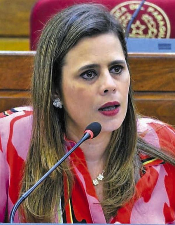 Kattya González le pide al  Presidente cortar privilegios - Política - ABC Color