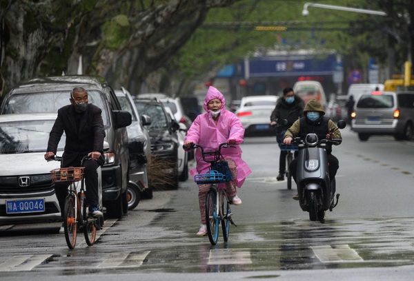 Wuhan se reabre al mundo con miedo a casos de coronavirus importados