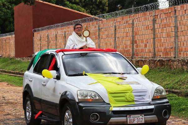 Un domingo de bendición aérea y terrestre para pedir el cese de la pandemia •