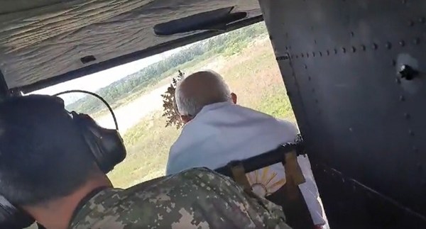 Arzobispo Valenzuela bendijo a la población de Asunción y Área Metropolitana desde un helicóptero de la Fuerza Aérea - ADN Paraguayo