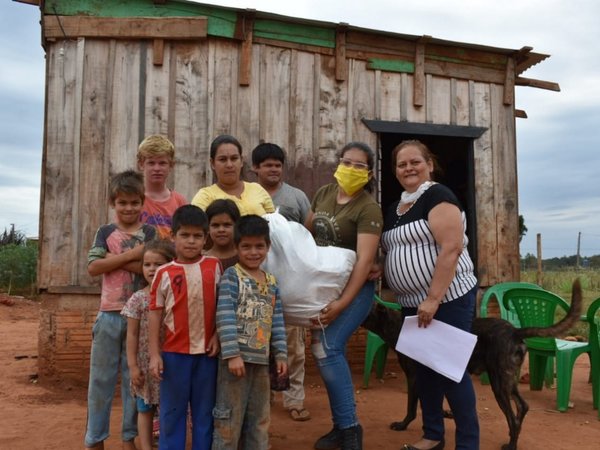Entregan kits alimenticios a familias de Juan Eulogio Estigarribia