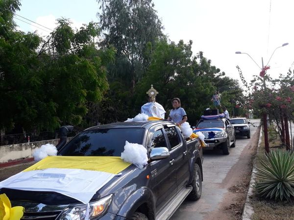 Sacerdote bendice hogares de Fuerte Olimpo  - Nacionales - ABC Color