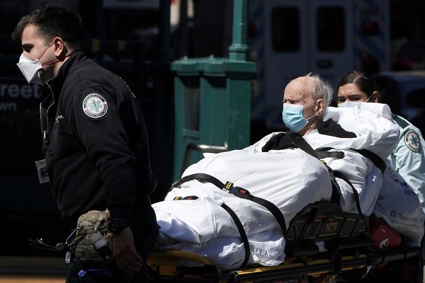 Trump extiende hasta el 30 de abril las restricciones por el coronavirus mientras los expertos calculan hasta 200.000 muertos - Campo 9 Noticias